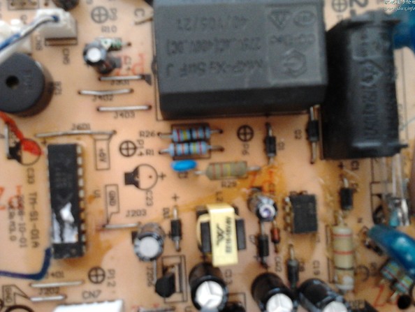 美的电磁炉C19-SH1982间歇加热故障维修