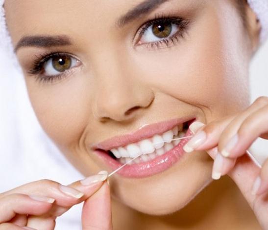 白领牙线的使用方法误区，牙线护齿乏证据