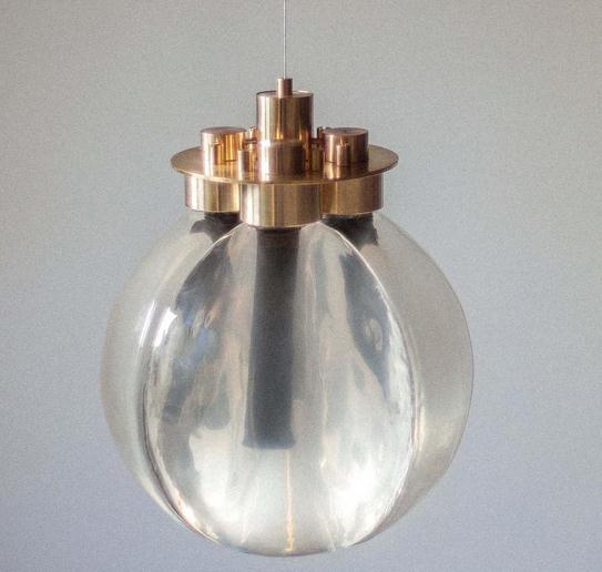 荷兰人设计细菌驱动吊灯 免插电不用电池