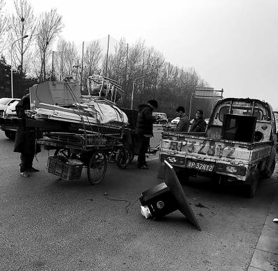 北京黑泉路一到晚上成旧家电买卖小市场