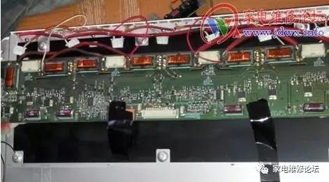 康佳液晶电视开机黑屏背光灯管损坏维修（型号LC-TM2718C）