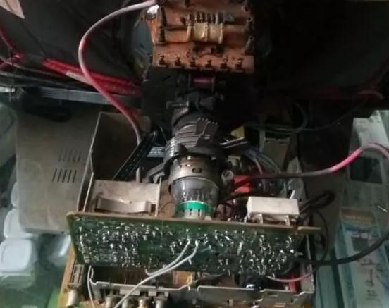 飞利浦彩电保护电路故障维修（25PT4528/93R）