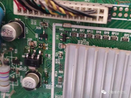 海信液晶电视热机死机故障维修（TLM32V68A）