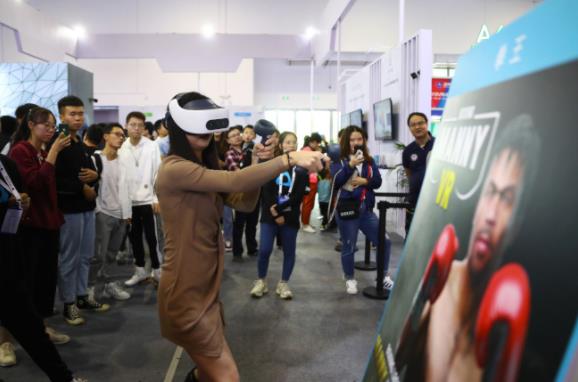 中国生产了全球7成的高端头戴VR设备