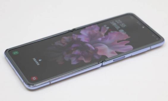 三星Galaxy Z Flip 一款你能负担起的可折叠屏手机