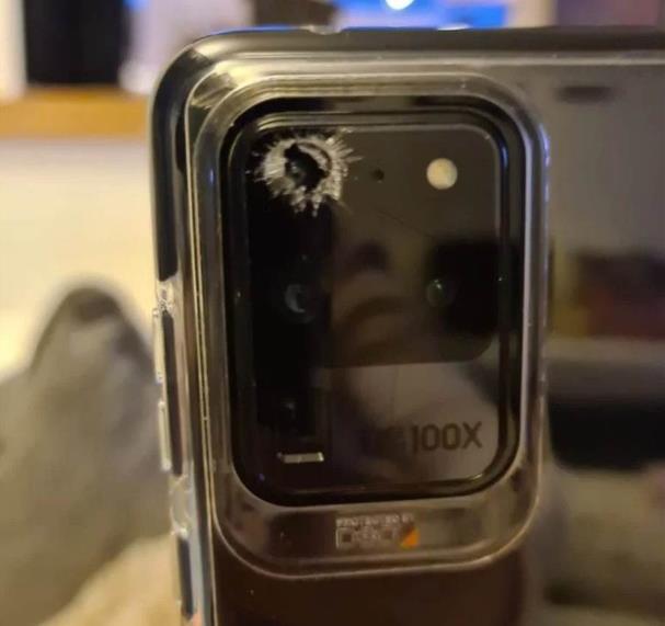 三星S20 Ultra手机主相机玻璃破裂 品质恐有瑕疵？