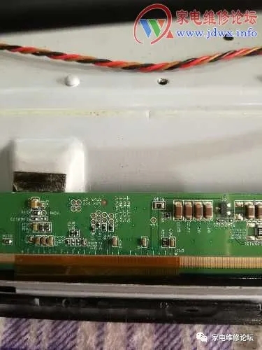 冠捷液晶电视灰屏故障维修（T3240M）