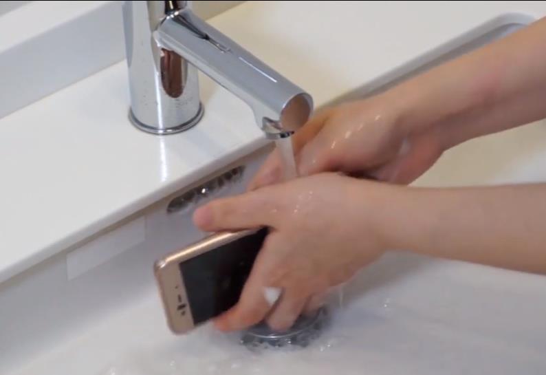 可水洗电子产品人气急升 手机键盘可用水清洁