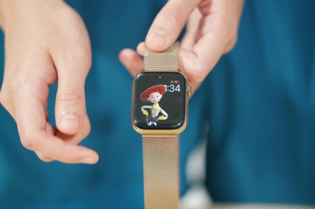 AppleWatch称霸2020智能手表销量榜 三星华为都败给第二位？