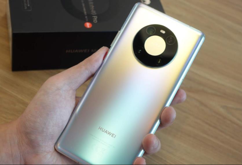 华为Mate40Pro“矜贵价”香港开售　同级iPhone12外还有6款选择