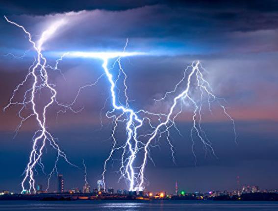 科学家首次成功录下闪电的生成过程-起风网