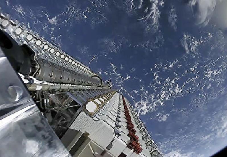 SpaceX星链卫星遇地磁风暴 40颗恐被摧毁
