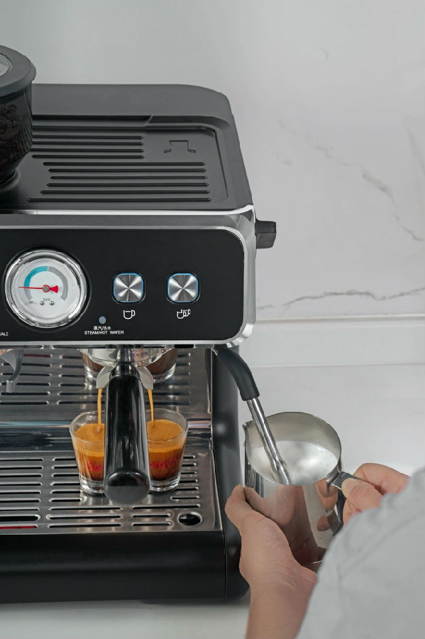 百胜图Barsetto研磨一体半自动咖啡机二代：无需大师调，香醇仍撩人