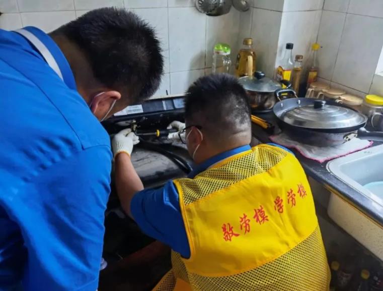 上海今年要为10万名高龄独居老人加装燃气报警器