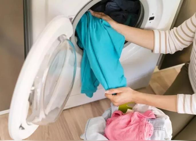 拉上拉链再放洗衣机可以减少衣服磨损