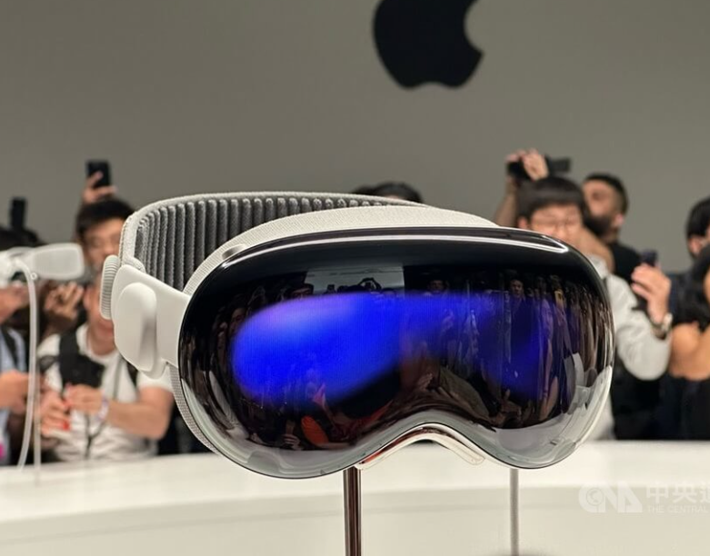 苹果Vision Pro迎战AR，2024年开卖