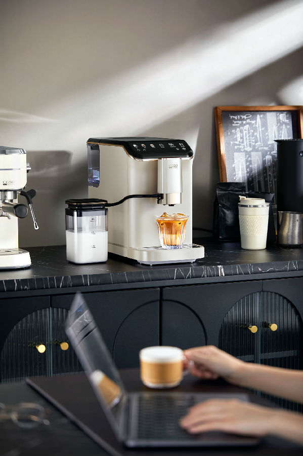 CASO卡梭全自动拿铁咖啡机：工作室的咖啡新宠，一键上手速享香醇